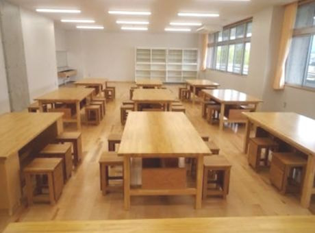 金剛㈱熊本支店で取り扱っている学校家具のうちの図工室の学校家具の納入事例