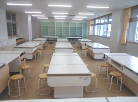 金剛㈱熊本支店で取り扱っている学校家具のうちの家庭科室の学校家具の納入事例
