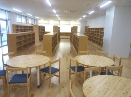 金剛㈱熊本支店で取り扱っている学校家具のうちの図書館の学校家具の納入事例