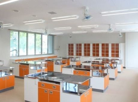 金剛㈱熊本支店で取り扱っている学校家具のうちの調理室の学校家具の納入事例