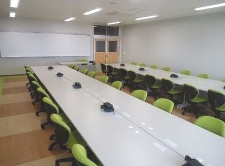 金剛㈱熊本支店で取り扱っている学校家具のうちのパソコン室の学校家具の納入事例