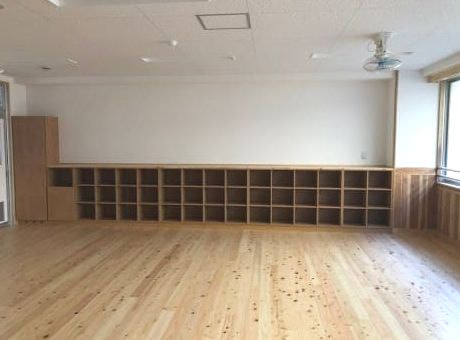 金剛㈱熊本支店で取り扱っている学校家具のうちの普通教室の学校家具の納入事例